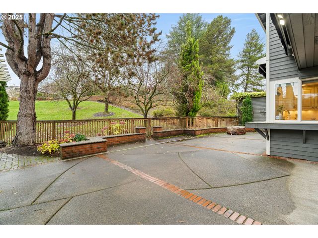 7028 Sw ARRANMORE Way, Portland, OR 97223