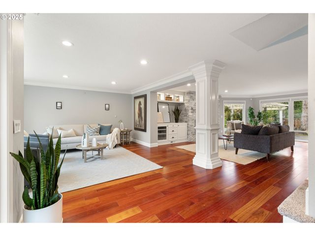 7028 Sw ARRANMORE Way, Portland, OR 97223