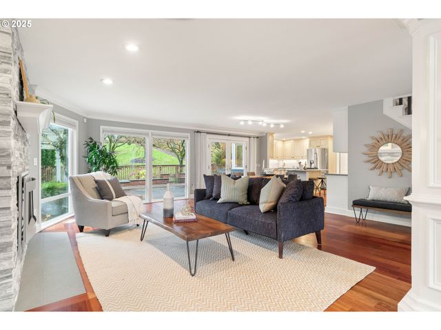 7028 Sw ARRANMORE Way, Portland, OR 97223