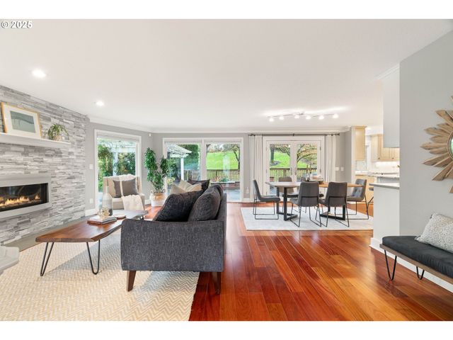 7028 Sw ARRANMORE Way, Portland, OR 97223