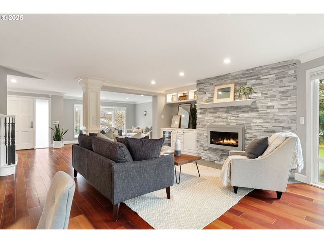 7028 Sw ARRANMORE Way, Portland, OR 97223