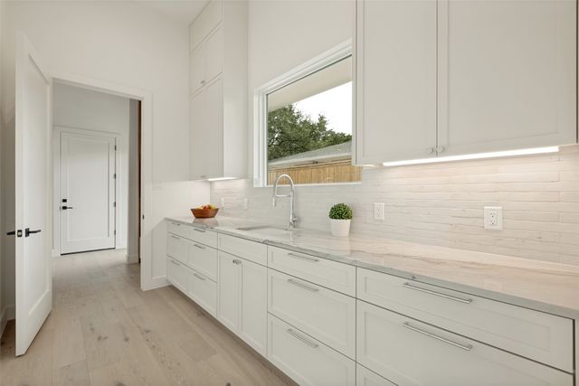 6633 Greenwich Lane, Dallas, TX 75230