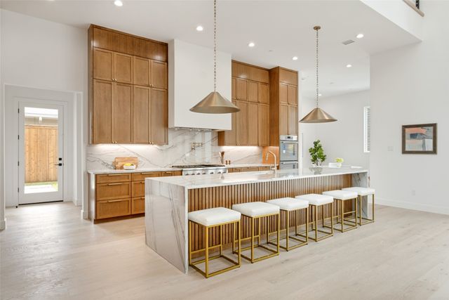 6633 Greenwich Lane, Dallas, TX 75230