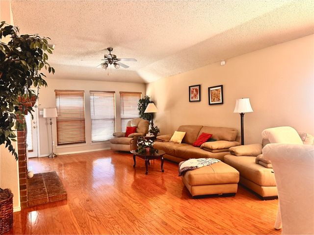 2844 Goldfinch Drive, Mesquite, TX 75181