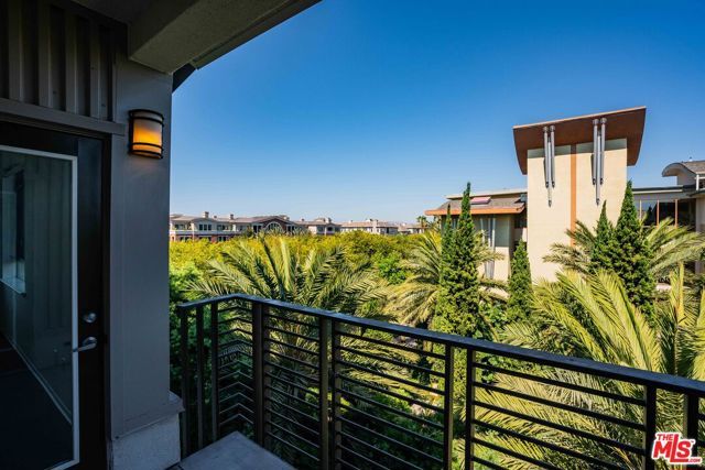 6400 Crescent Parkway 424, Los Angeles, CA 90094