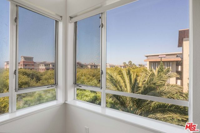 6400 Crescent Parkway 424, Los Angeles, CA 90094
