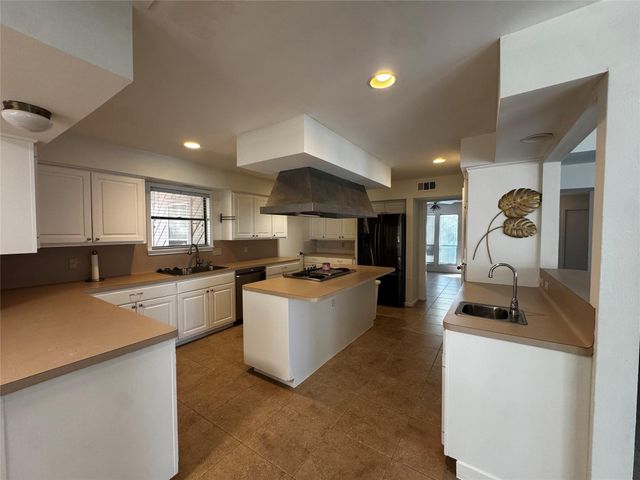 44 Whisper Lane, The Woodlands, TX 77380