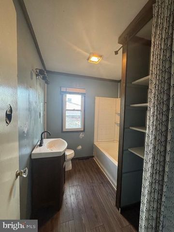 300 LOCUST ST, Burnham, PA 17009