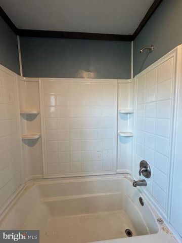 300 LOCUST ST, Burnham, PA 17009