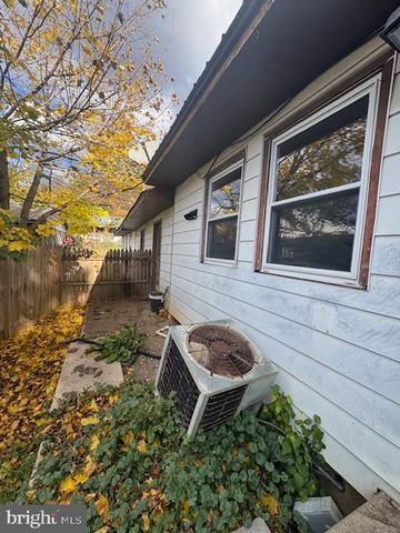 300 LOCUST ST, Burnham, PA 17009