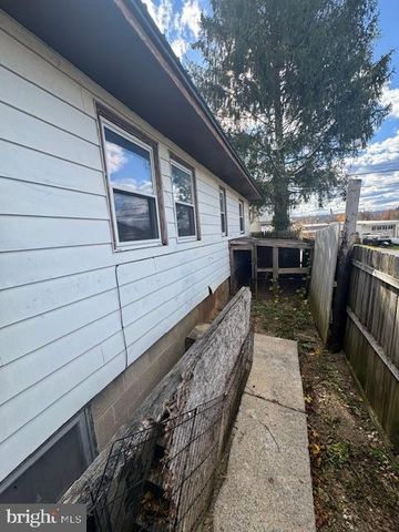 300 LOCUST ST, Burnham, PA 17009