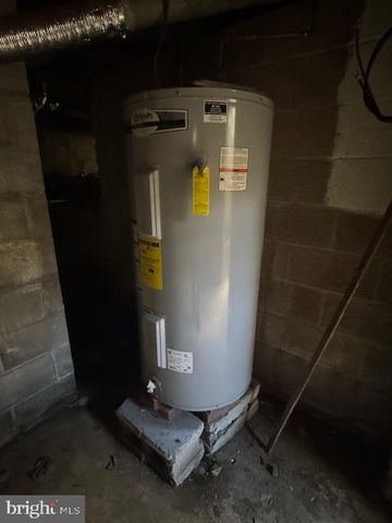 300 LOCUST ST, Burnham, PA 17009