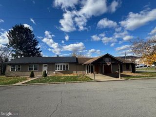 300 LOCUST ST, Burnham, PA 17009