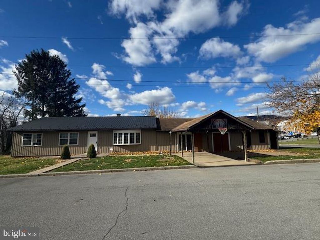 300 LOCUST ST, Burnham, PA 17009