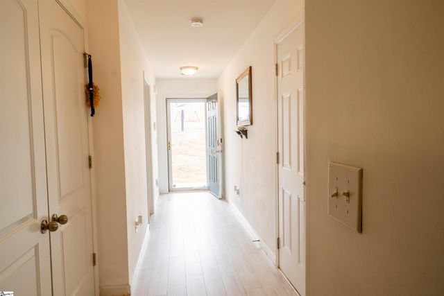 188 Queen Circle, Laurens, SC 29360