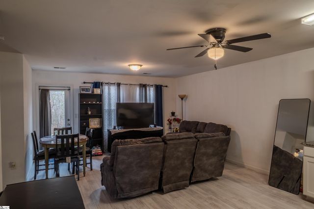 188 Queen Circle, Laurens, SC 29360