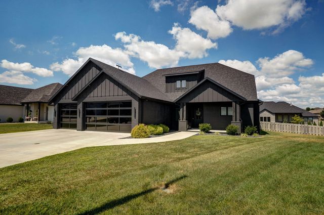 1527 North Edgemont Circle, Springfield, MO 65802