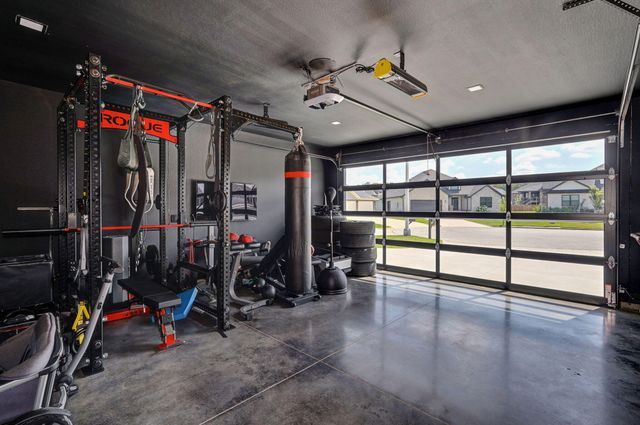 1527 North Edgemont Circle, Springfield, MO 65802