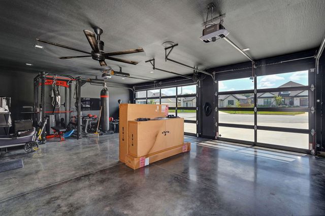 1527 North Edgemont Circle, Springfield, MO 65802