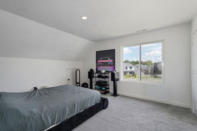 1527 North Edgemont Circle, Springfield, MO 65802