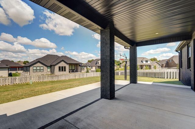 1527 North Edgemont Circle, Springfield, MO 65802
