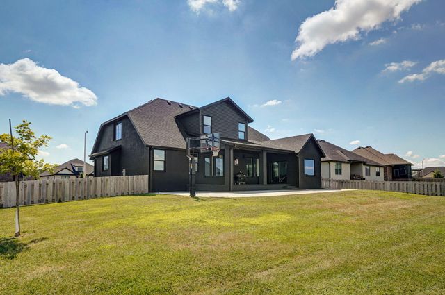 1527 North Edgemont Circle, Springfield, MO 65802