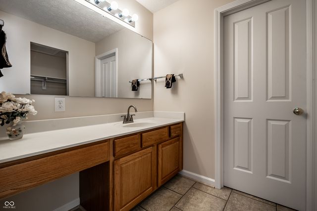 809 Stockbridge Drive, Westfield, IN 46074