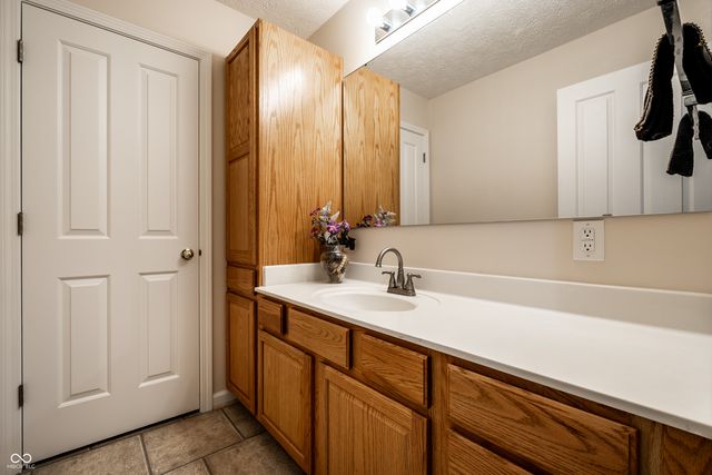 809 Stockbridge Drive, Westfield, IN 46074