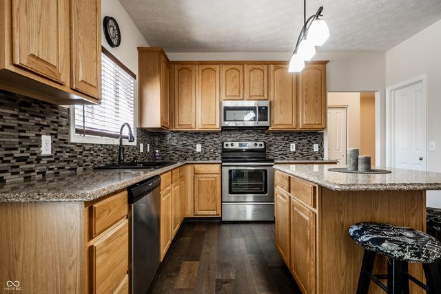 809 Stockbridge Drive, Westfield, IN 46074