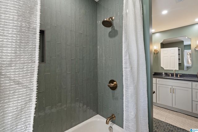 912 COVE CIRCLE, Hoover, AL 35244