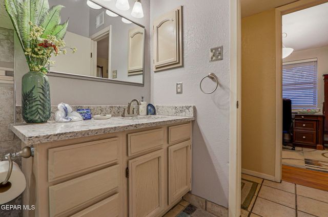 8713 LAKEHURST Road, El Paso, TX 79912