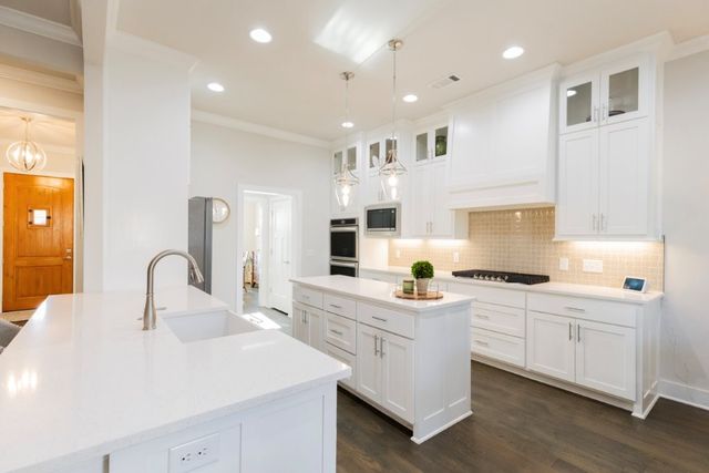 5910 SW Dryden Road, Bentonville, AR 72713
