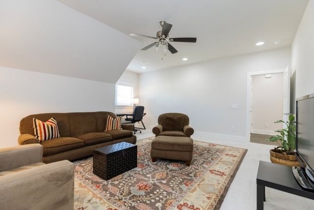 5910 SW Dryden Road, Bentonville, AR 72713