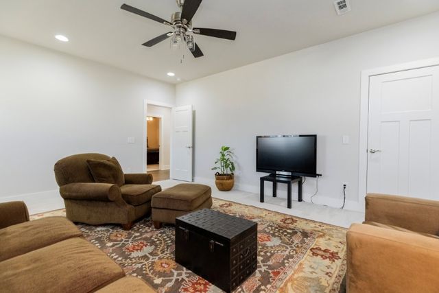 5910 SW Dryden Road, Bentonville, AR 72713