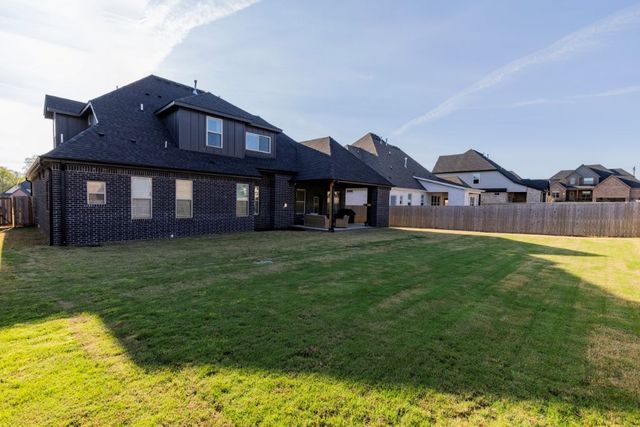 5910 SW Dryden Road, Bentonville, AR 72713
