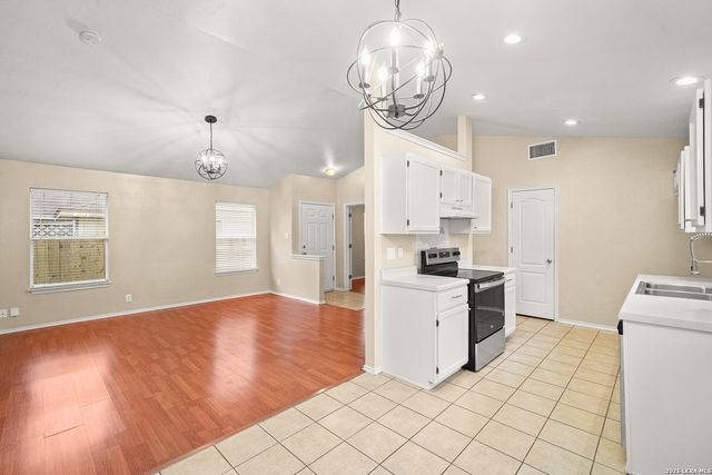 8954 GILL BRG, San Antonio, TX 78254