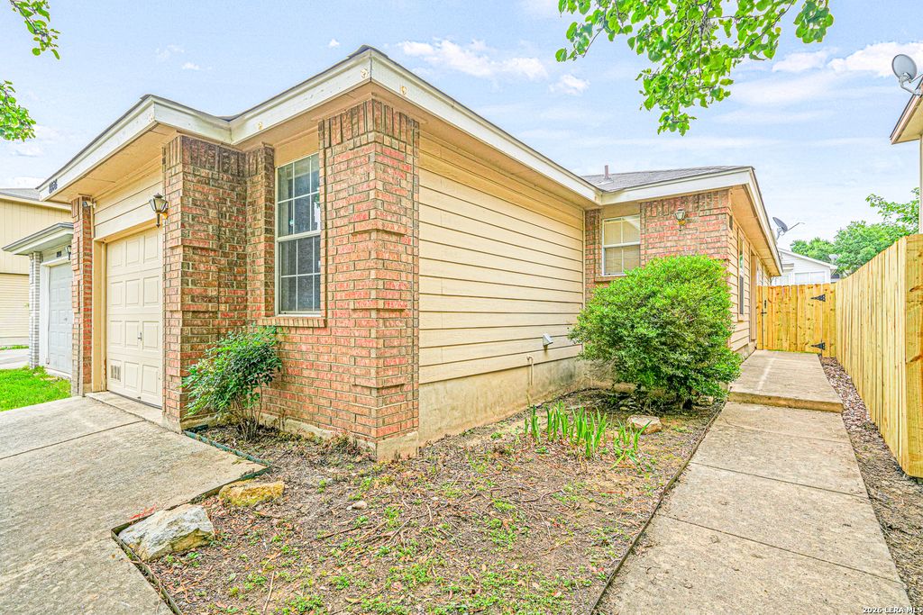 8954 GILL BRG, San Antonio, TX 78254