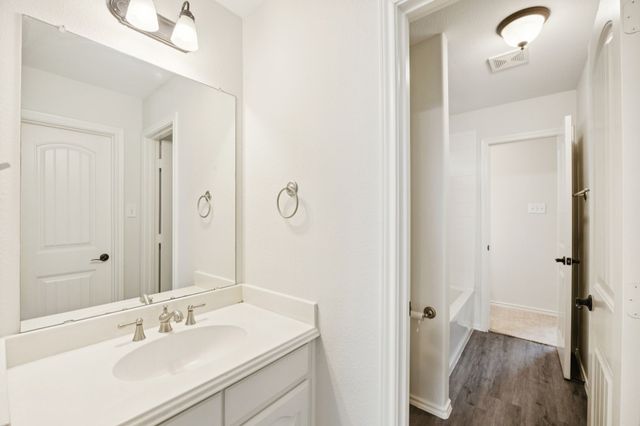 2770 S Lakeview Drive, Cedar Hill, TX 75104