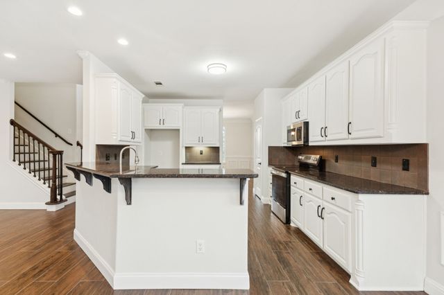 2770 S Lakeview Drive, Cedar Hill, TX 75104