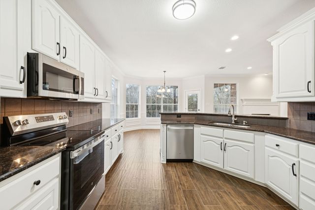 2770 S Lakeview Drive, Cedar Hill, TX 75104