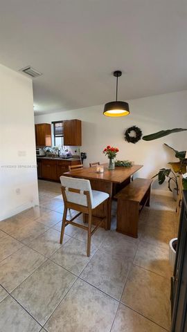 10131 NW 10th St, Miami, FL 33172