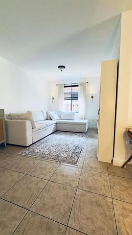 10131 NW 10th St, Miami, FL 33172