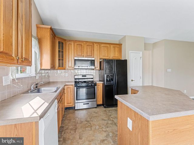 15 CASERTA DR, Sewell, NJ 08080