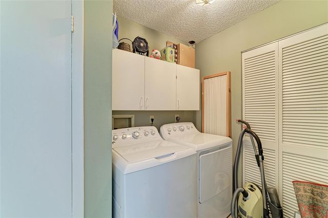 4723 PALM AIRE CIRCLE, Sarasota, FL 34243
