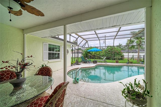 4723 PALM AIRE CIRCLE, Sarasota, FL 34243