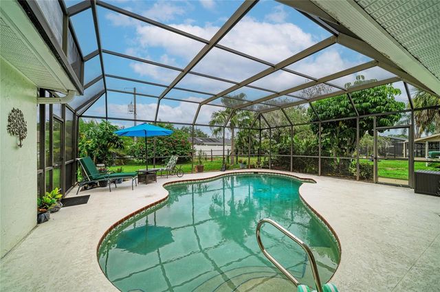 4723 PALM AIRE CIRCLE, Sarasota, FL 34243