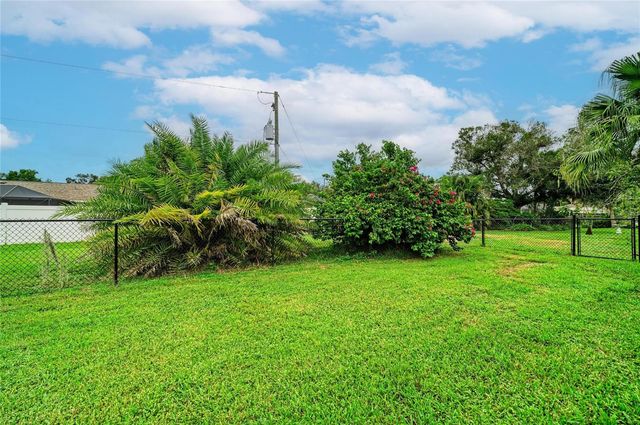 4723 PALM AIRE CIRCLE, Sarasota, FL 34243