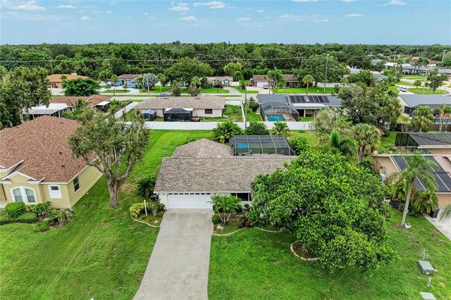 4723 PALM AIRE CIRCLE, Sarasota, FL 34243