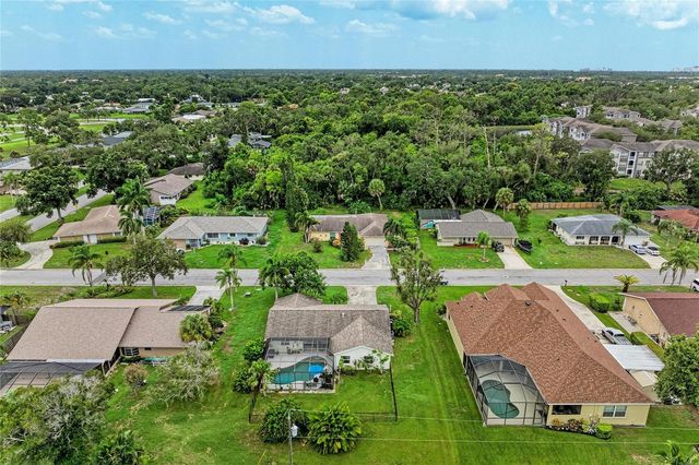 4723 PALM AIRE CIRCLE, Sarasota, FL 34243