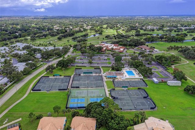 4723 PALM AIRE CIRCLE, Sarasota, FL 34243